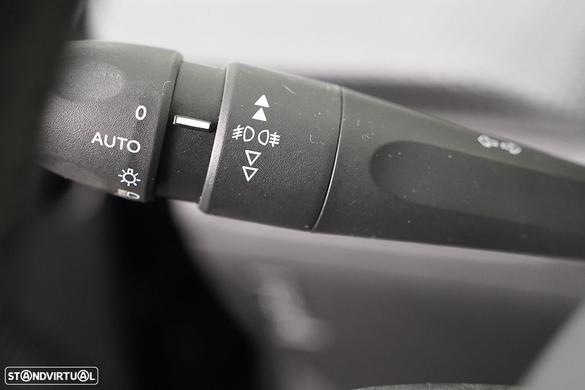 Peugeot 2008 1.2 PureTech Allure - 17