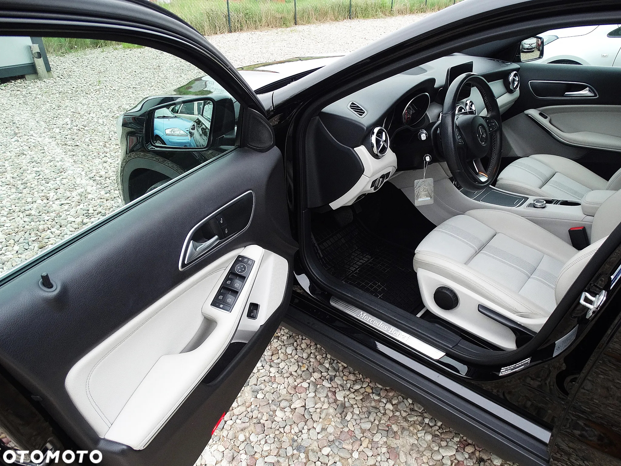 Mercedes-Benz GLA 200 7G-DCT Urban - 16