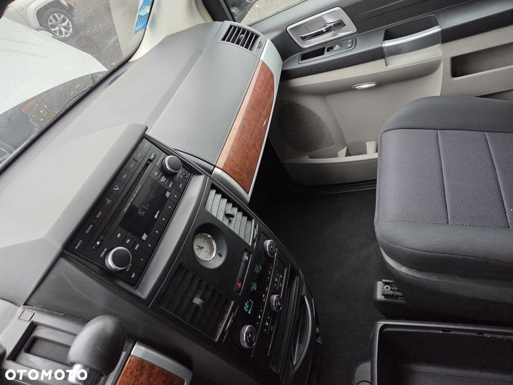 Chrysler Grand Voyager - 32