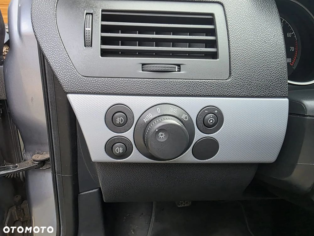 Opel Astra 1.6 Sport - 12