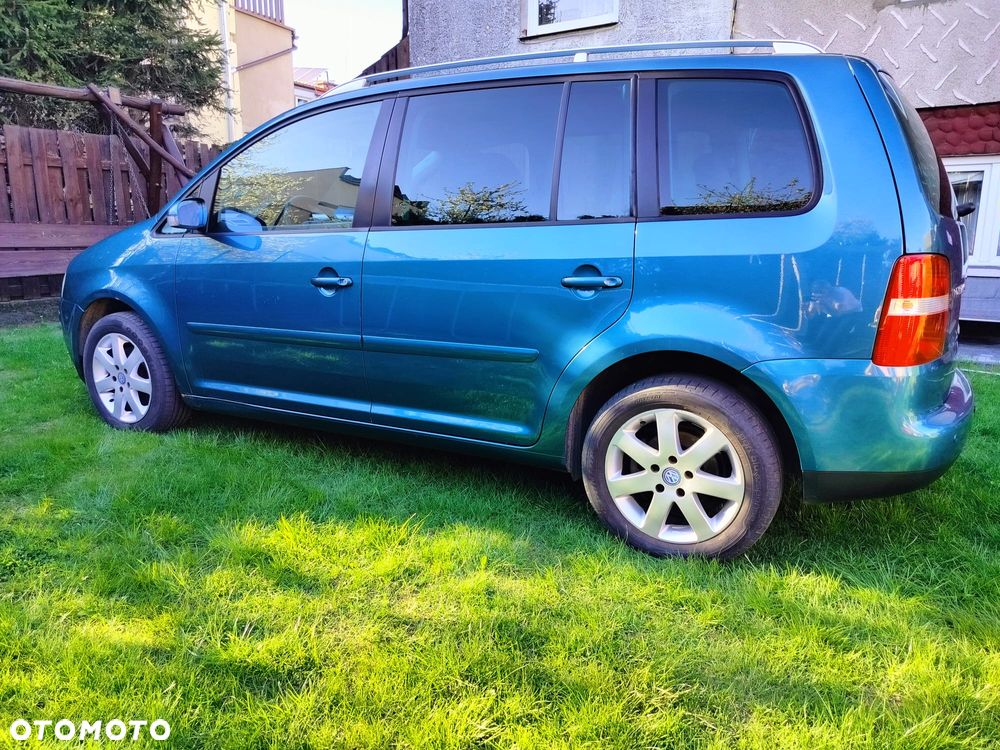 Volkswagen Touran - 16