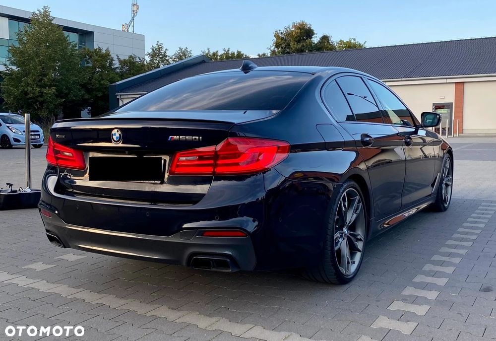 BMW Seria 5 M550i xDrive - 6