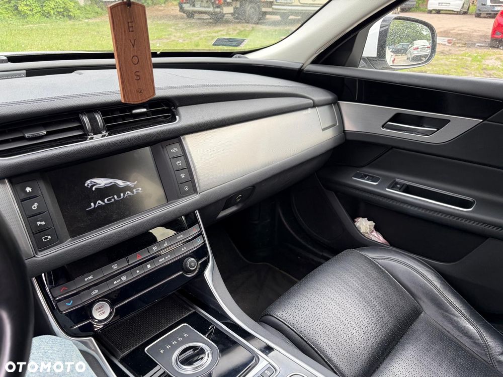 Jaguar XF 2.0 i4D Prestige - 16
