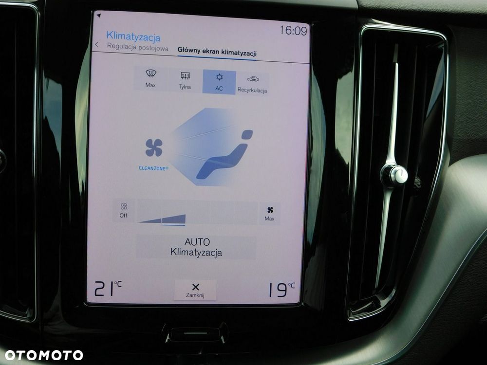 Volvo XC 60 B4 B Momentum Pro - 19