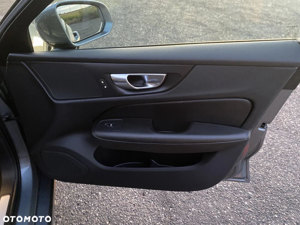 Volvo S60 T5 Momentum Pro - 25