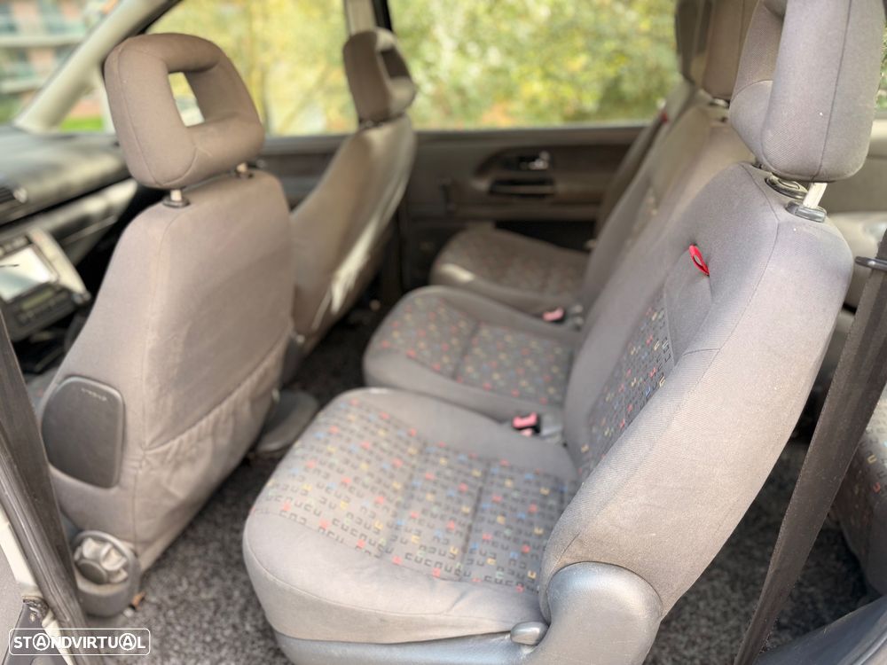 VW Sharan 1.9 TDI Comfortline Family - 9