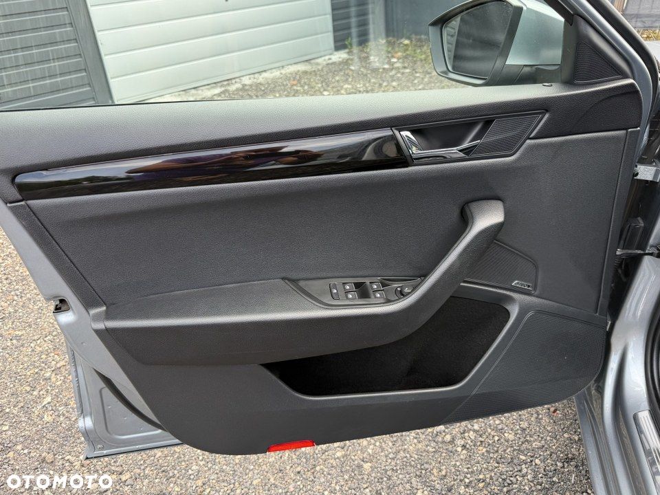 Skoda Superb 2.0 TSI L&K DSG - 22