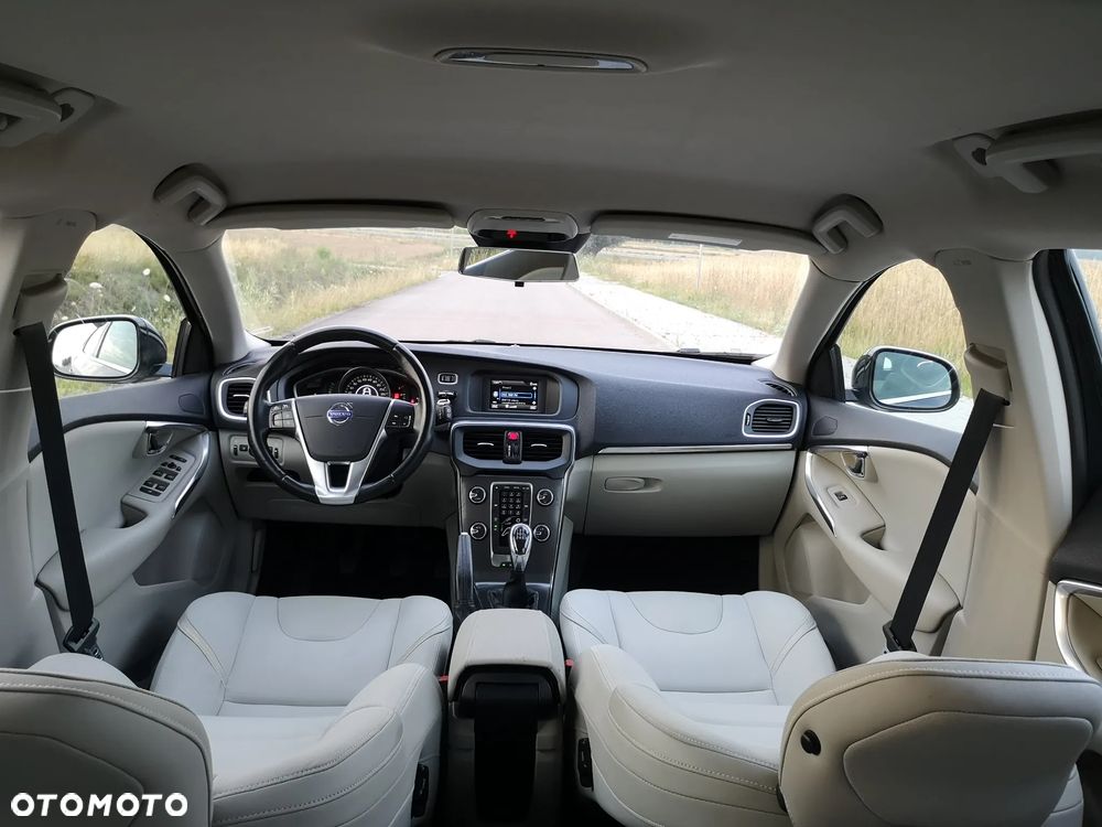 Volvo V40 D3 Momentum - 38
