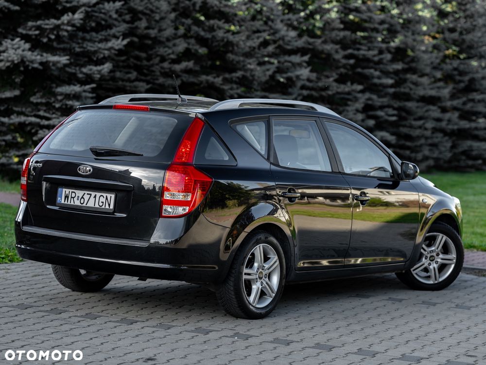 Kia Ceed - 14