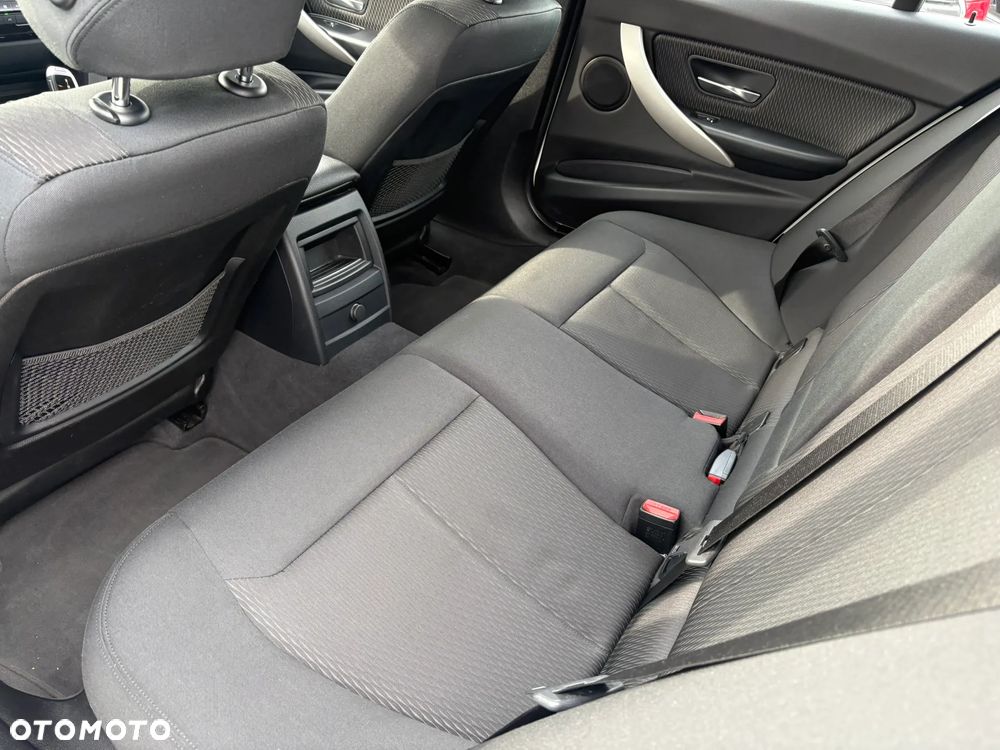 BMW Seria 3 320d Eff.Dynamics Advantage - 21