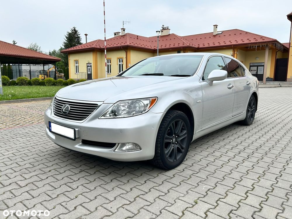 Lexus LS - 1
