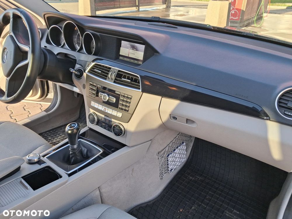 Mercedes-Benz Klasa C 180 (BlueEFFICIENCY) - 10