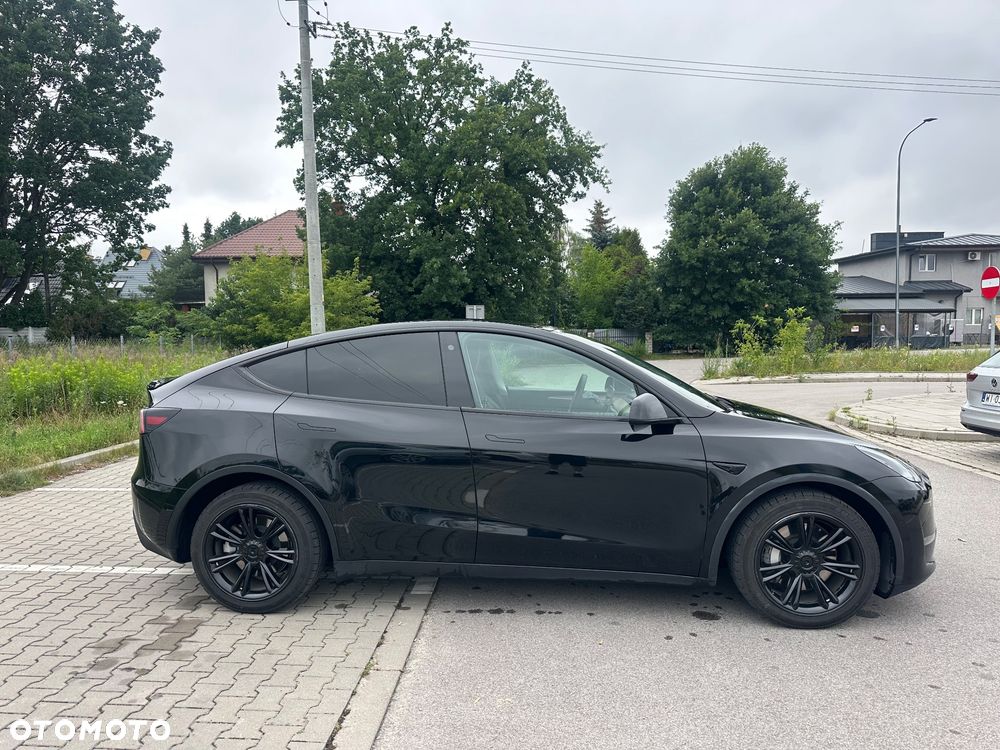 Tesla Model Y Long Range AWD - 4