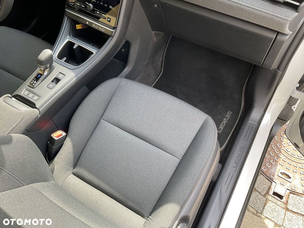 Lexus LBX 1.5 Hybrid - 10