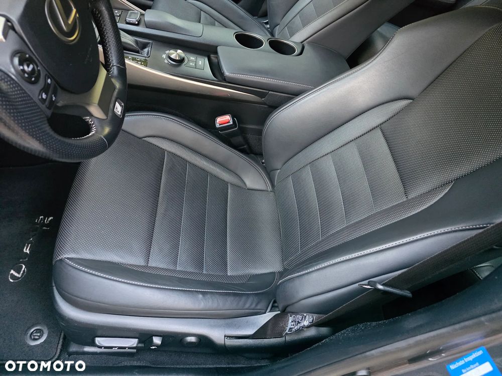 Lexus IS 200t Sport Line - 26