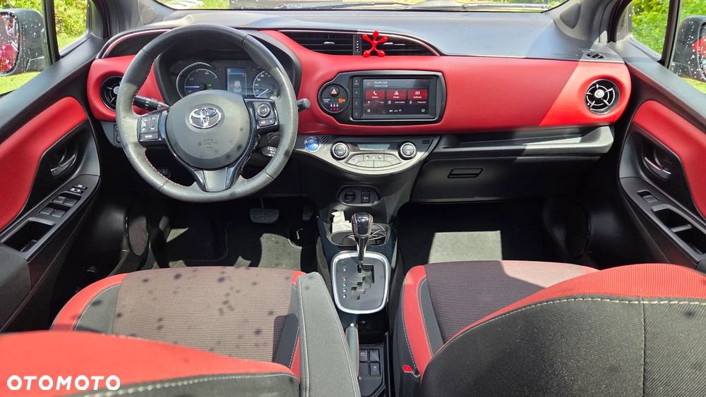Toyota Yaris Hybrid 100 Selection - 6