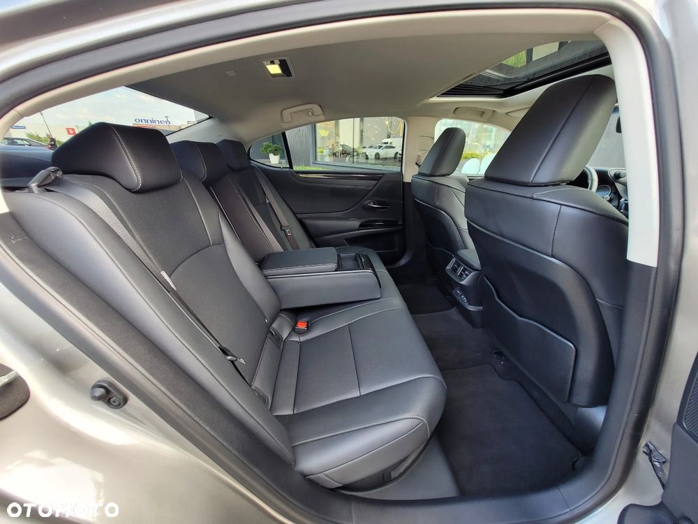 Lexus ES - 15