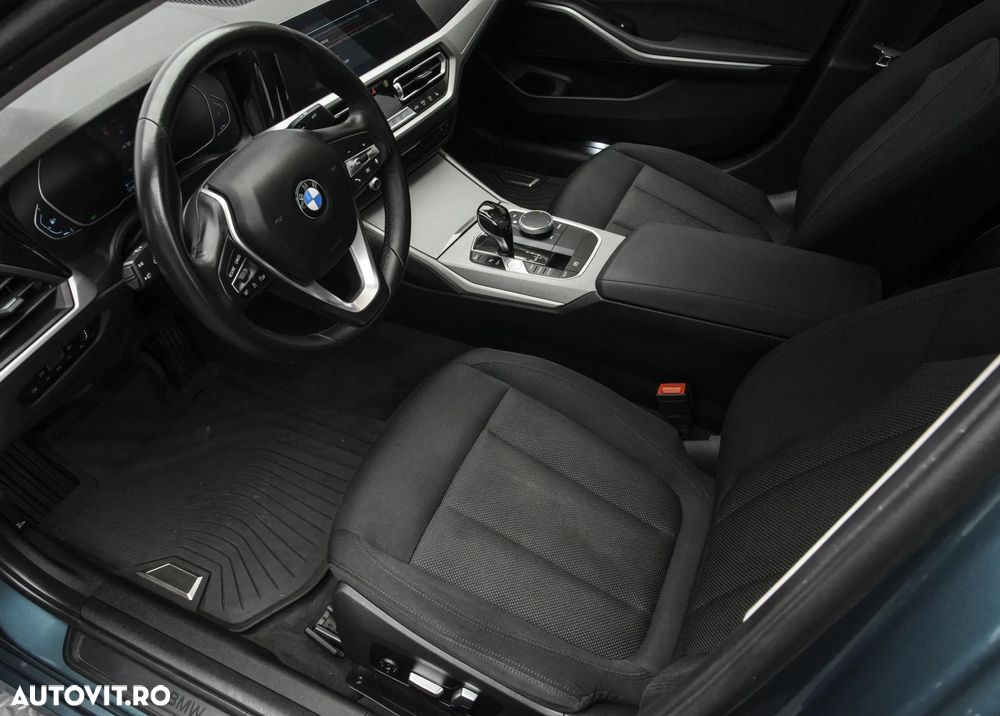 BMW Seria 3 320i AT - 11
