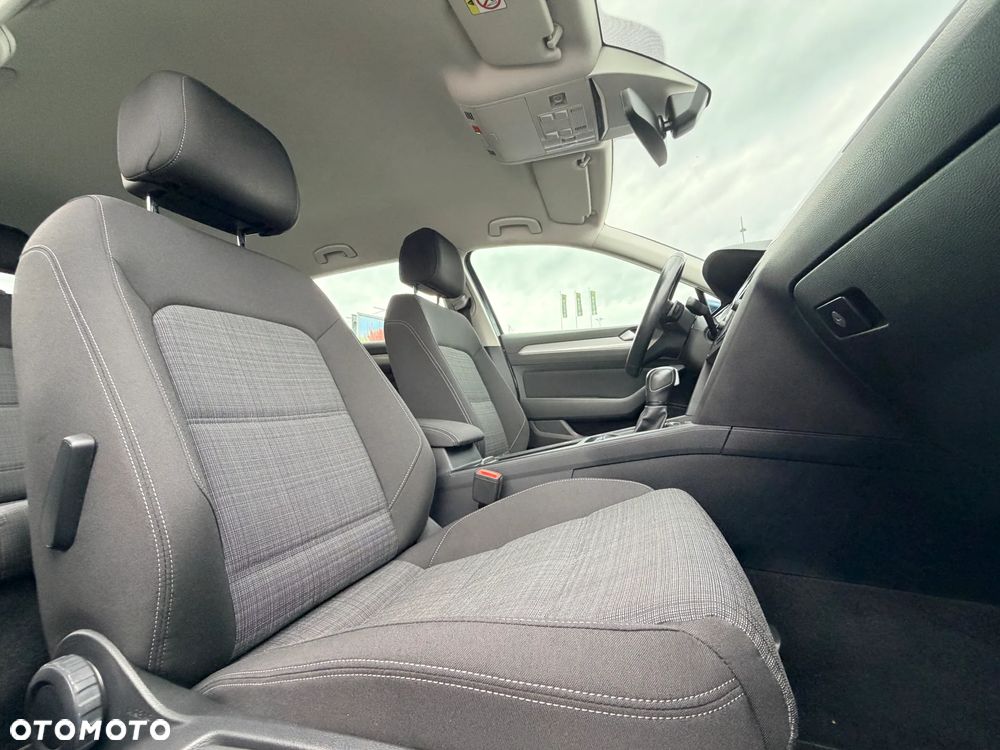 Volkswagen Passat - 20