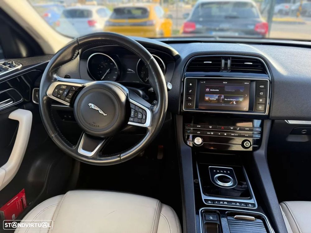 Jaguar F-Pace 2.0 i4D Prestige Aut. - 11