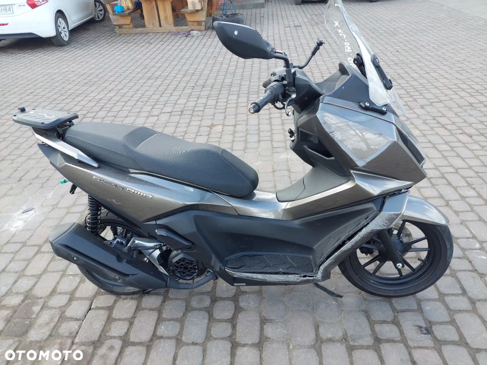 Kymco Skytown - 6