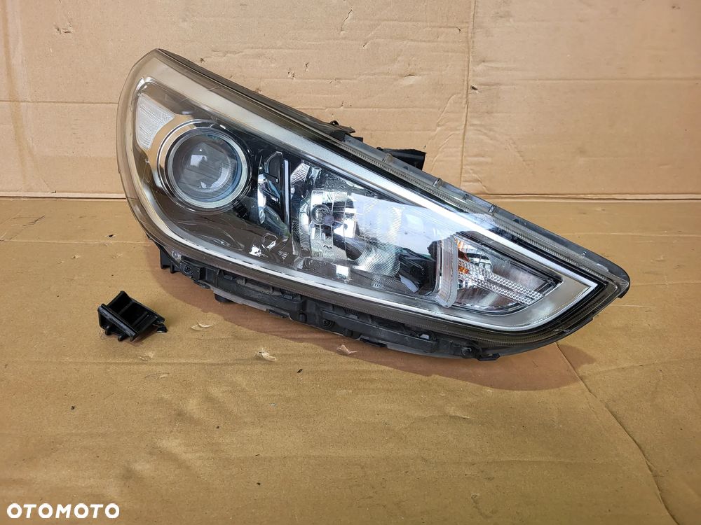 LAMPA PRAWY PRZOD HYUNDAI I30 III SOCZEWKA 92102-G4020 - 1