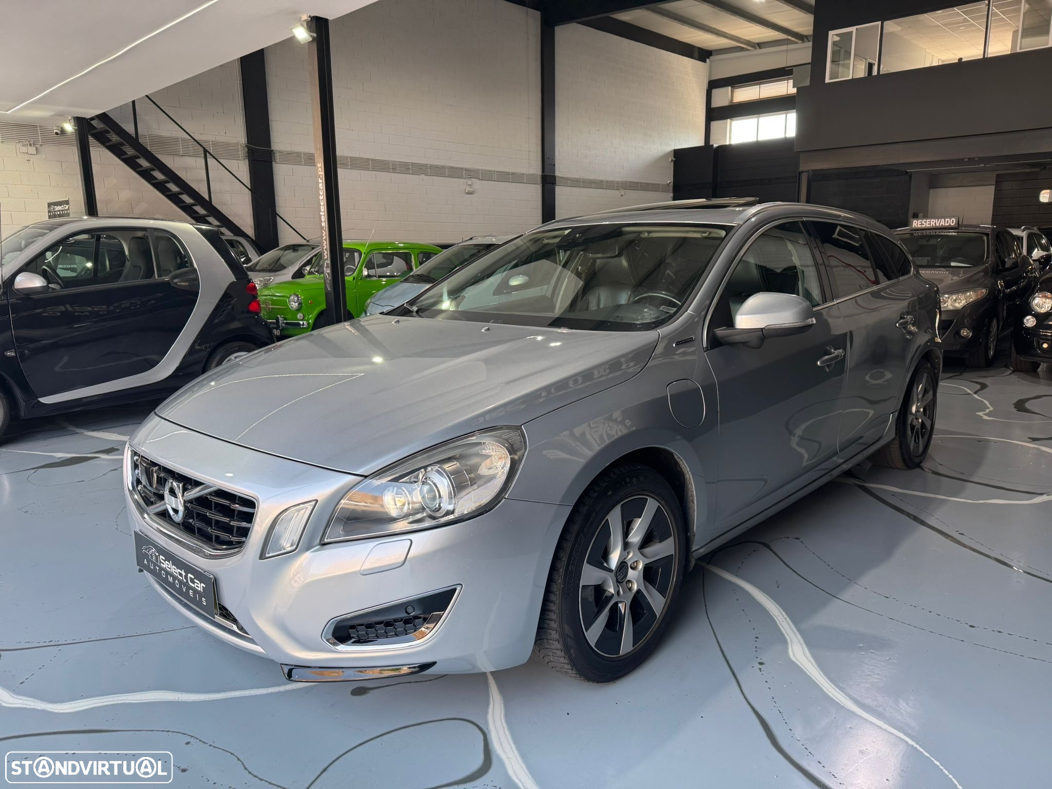 Volvo V60 D6 Plug-In-Hybrid AWD Geartronic Summum - 2