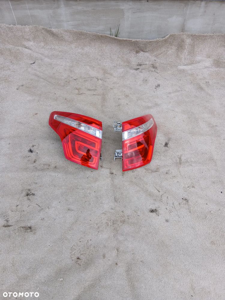 LAMPA TYLNA LEWA I PRAWA  CITROEN C4  II PICASSO