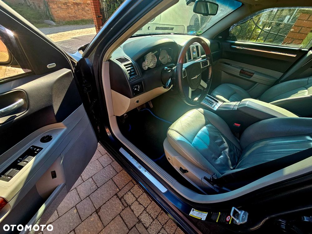 Chrysler 300C - 9