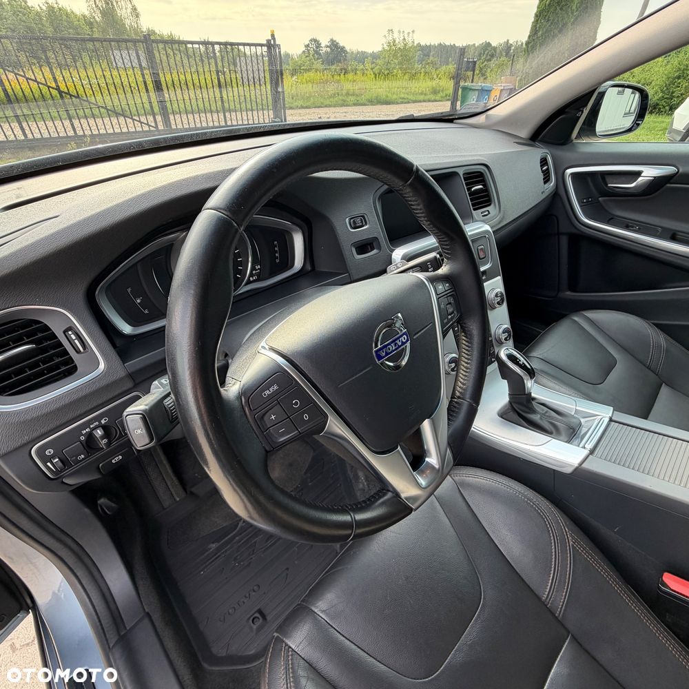 Volvo V60 Cross Country - 15