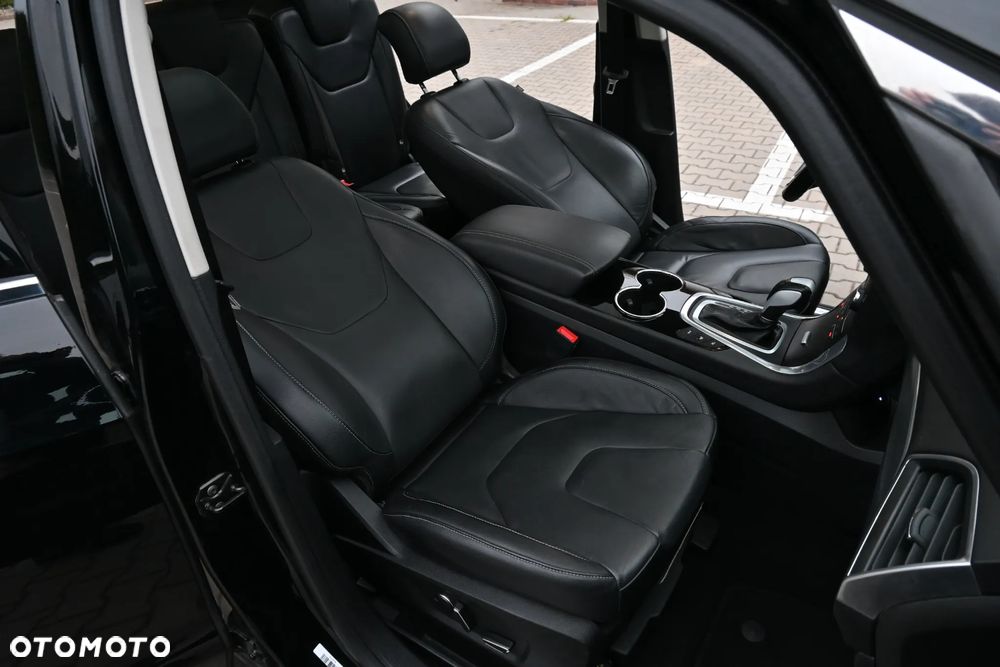 Ford S-Max 2.0 TDCi 4WD Titanium PowerShift - 32