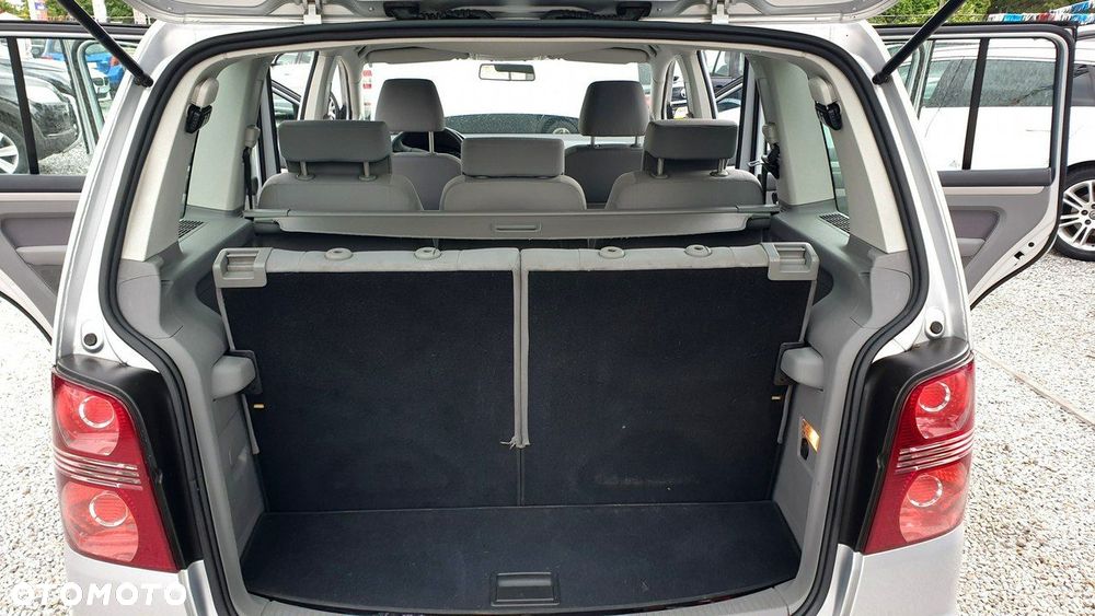 Volkswagen Touran - 17