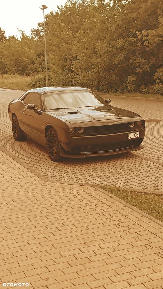 Dodge Challenger - 16