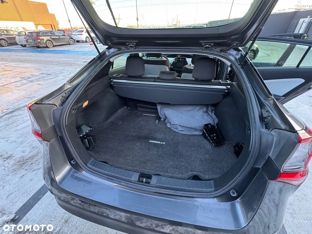 Toyota Prius ver-1-8-hybrid-executive - 9