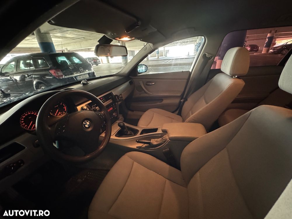 BMW Seria 3 320d Touring - 12