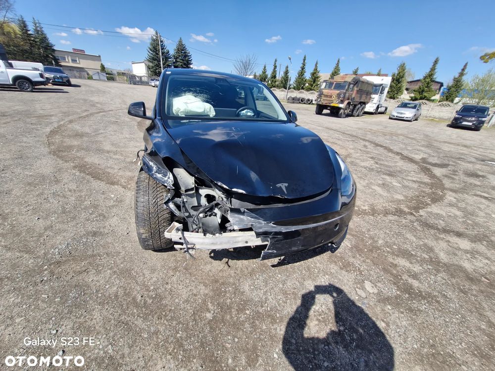 Tesla Model Y Performance Dual Motor AWD - 10