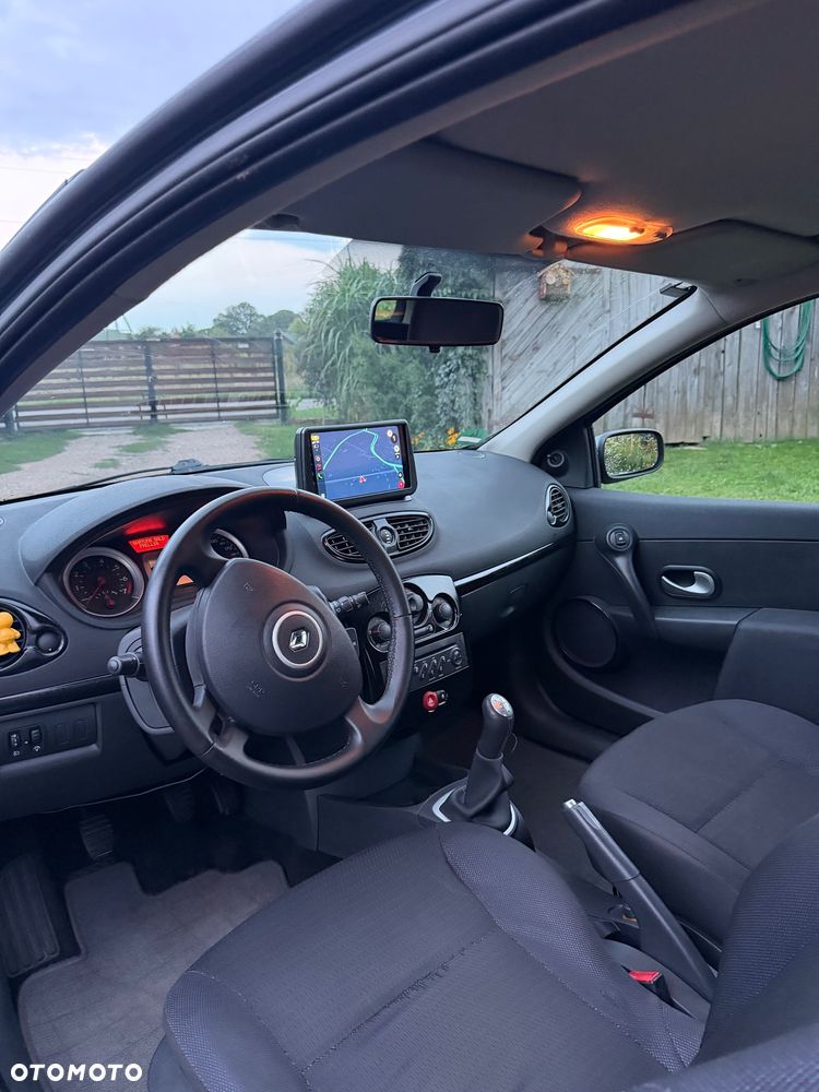 Renault Clio - 11