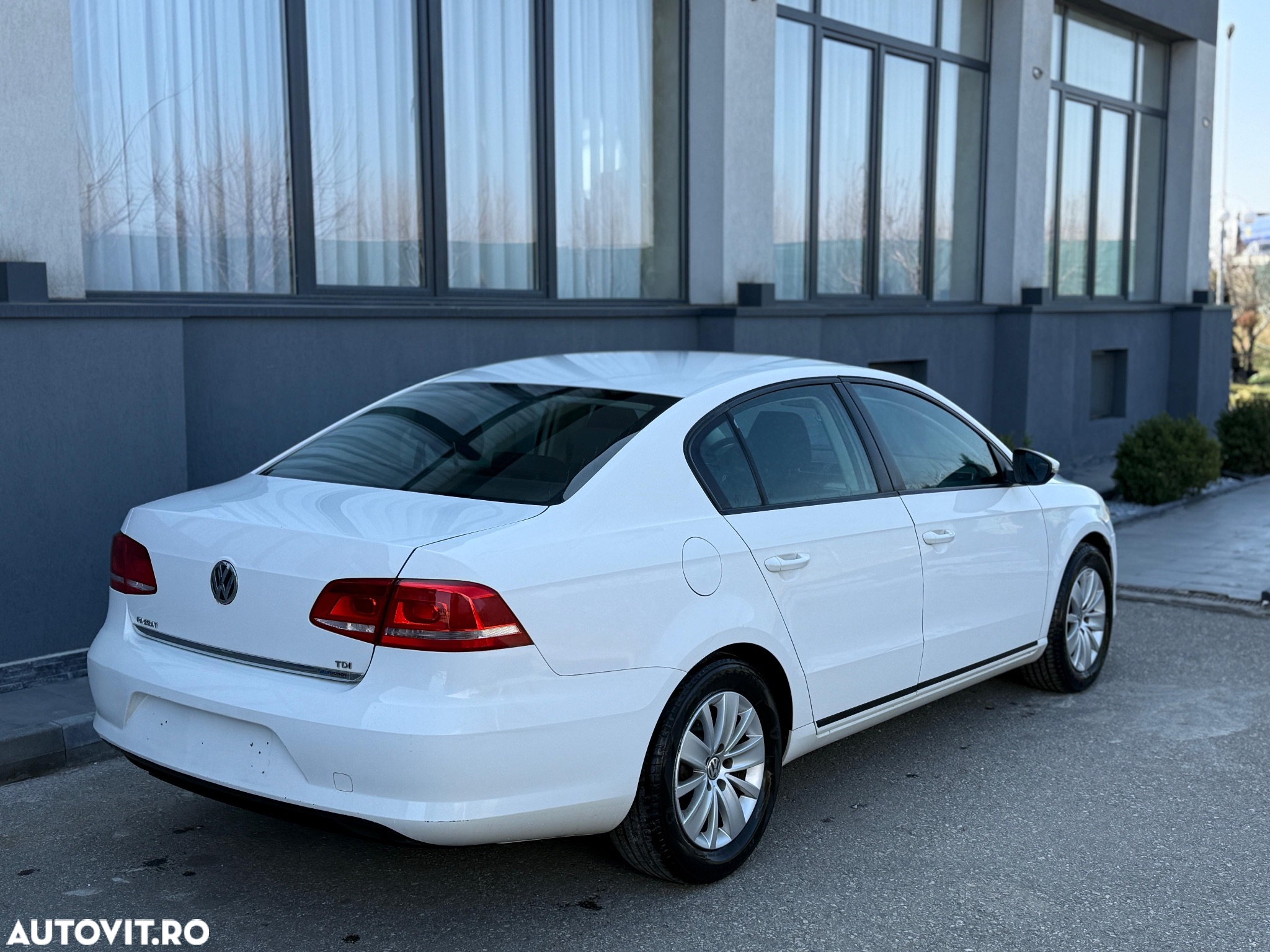 Volkswagen Passat - 4