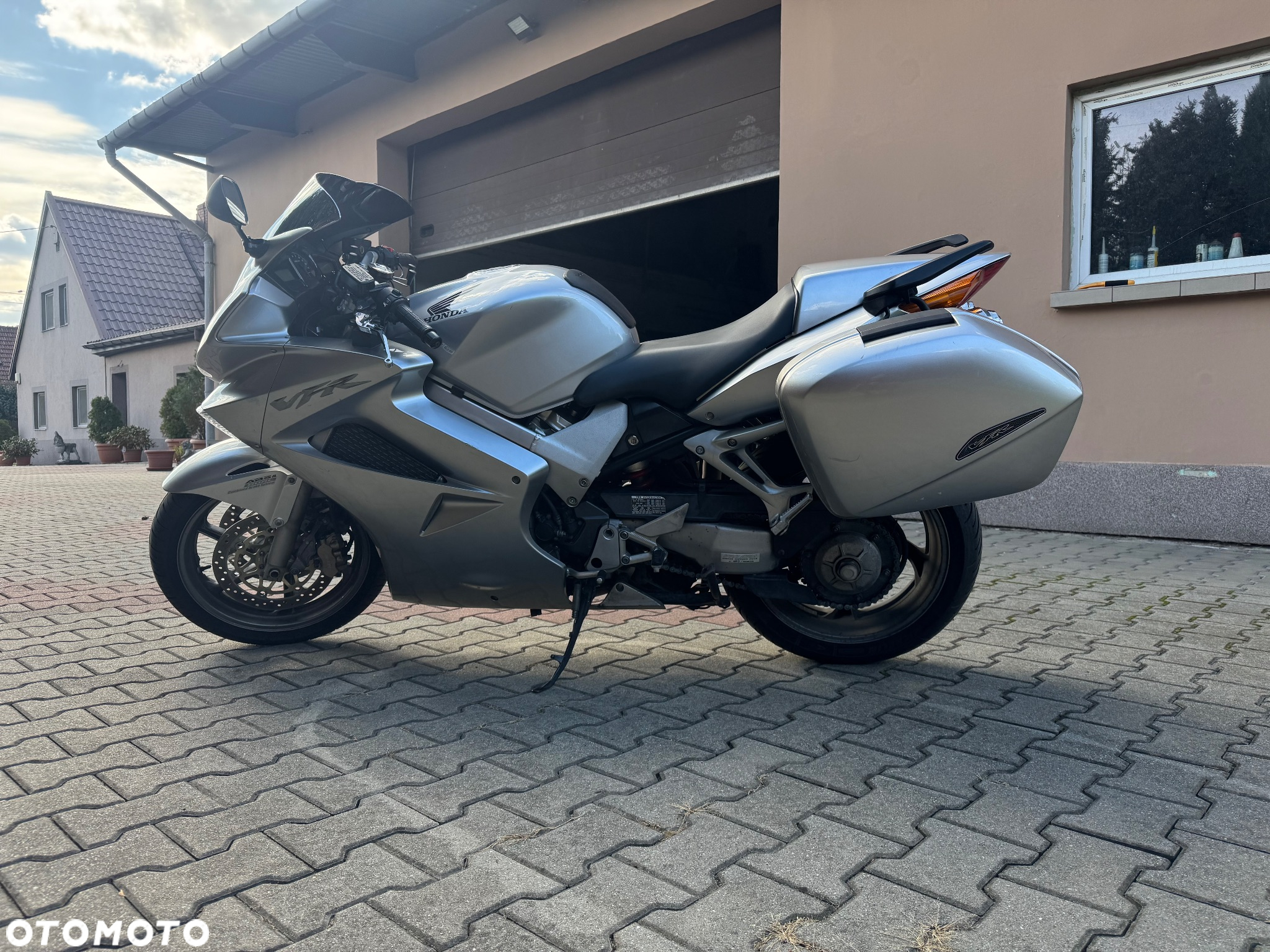 Honda VFR - 3