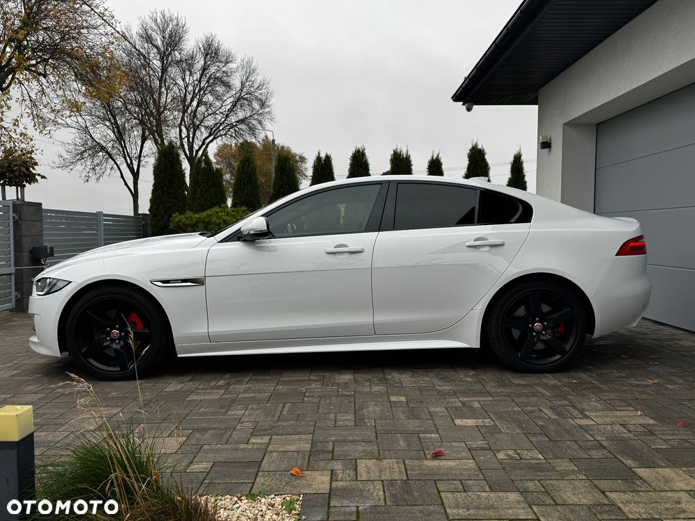 Jaguar XE 2.0 T R-Sport - 12
