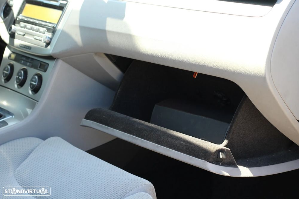 VW Passat Variant 2.0 TDI Confortline - 18