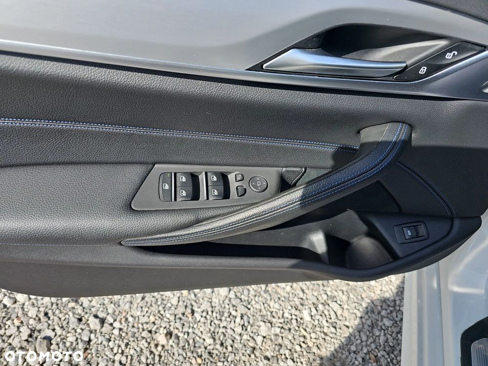 BMW Seria 5 520d xDrive - 13