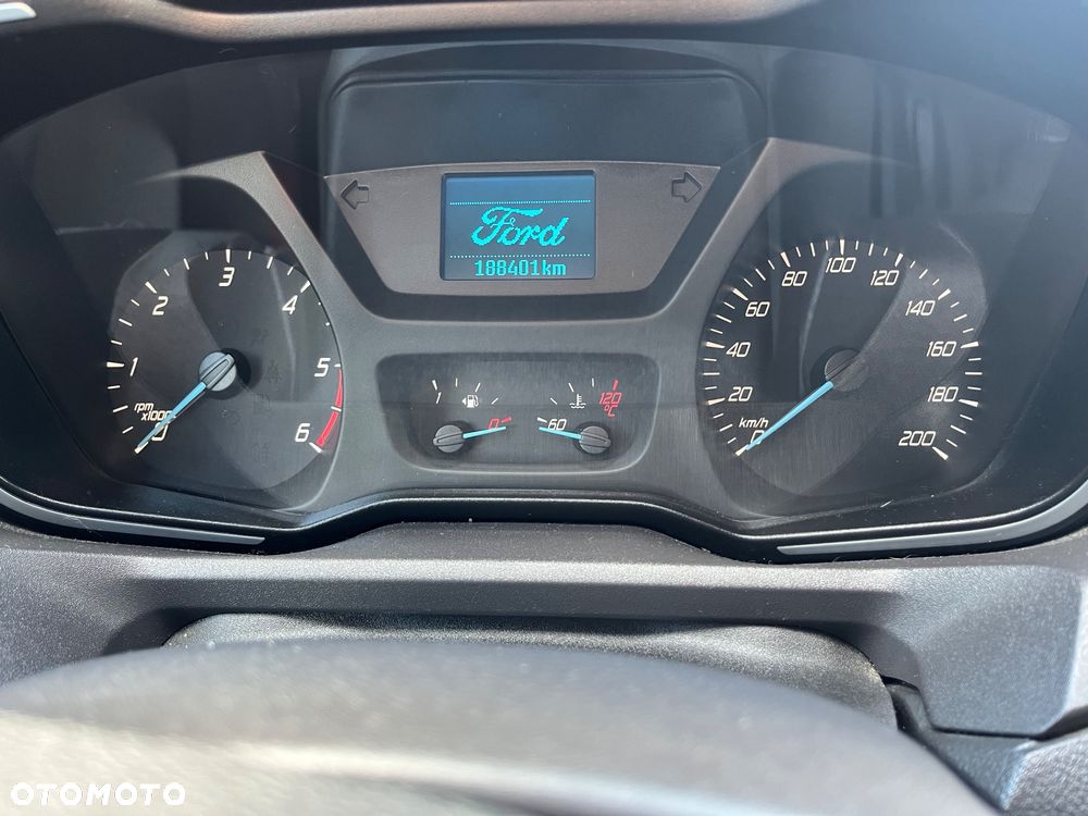 Ford Tourneo Custom - 17