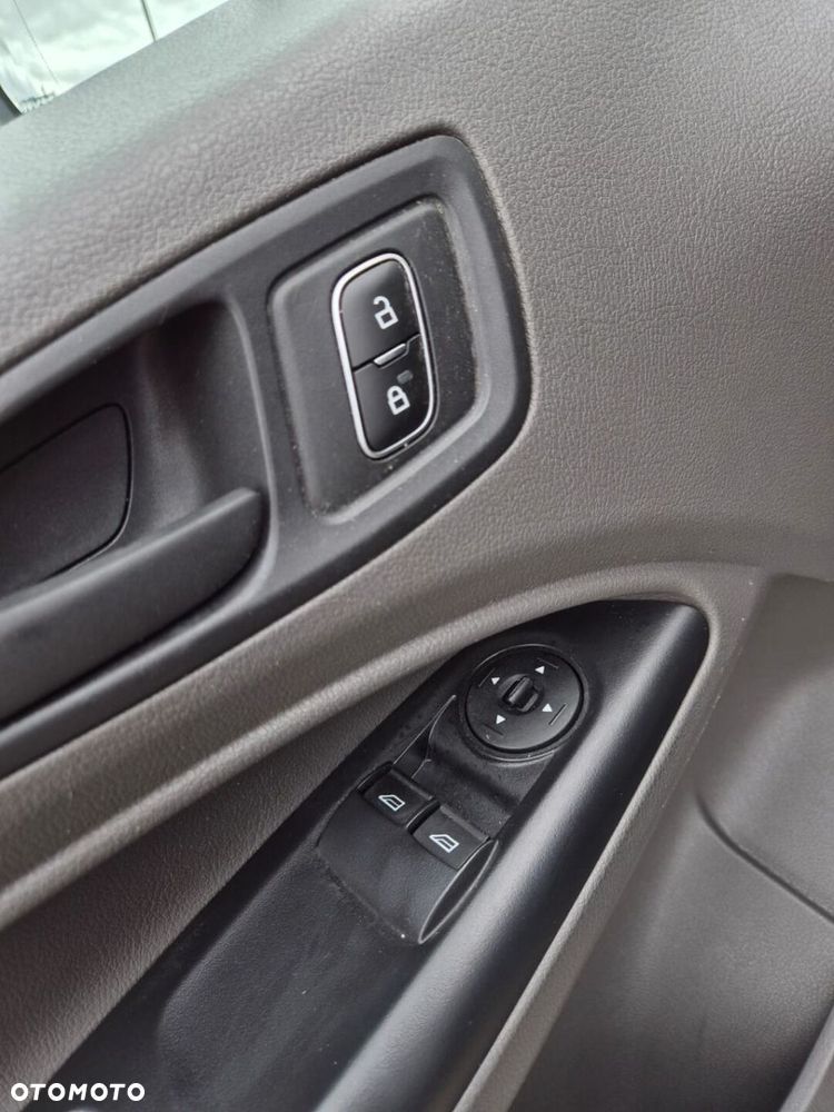 Ford Transit Connect - 9