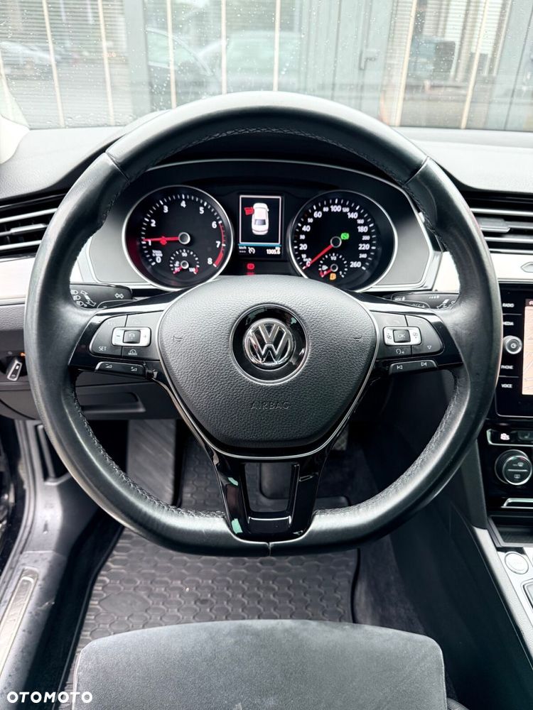 Volkswagen Passat - 29