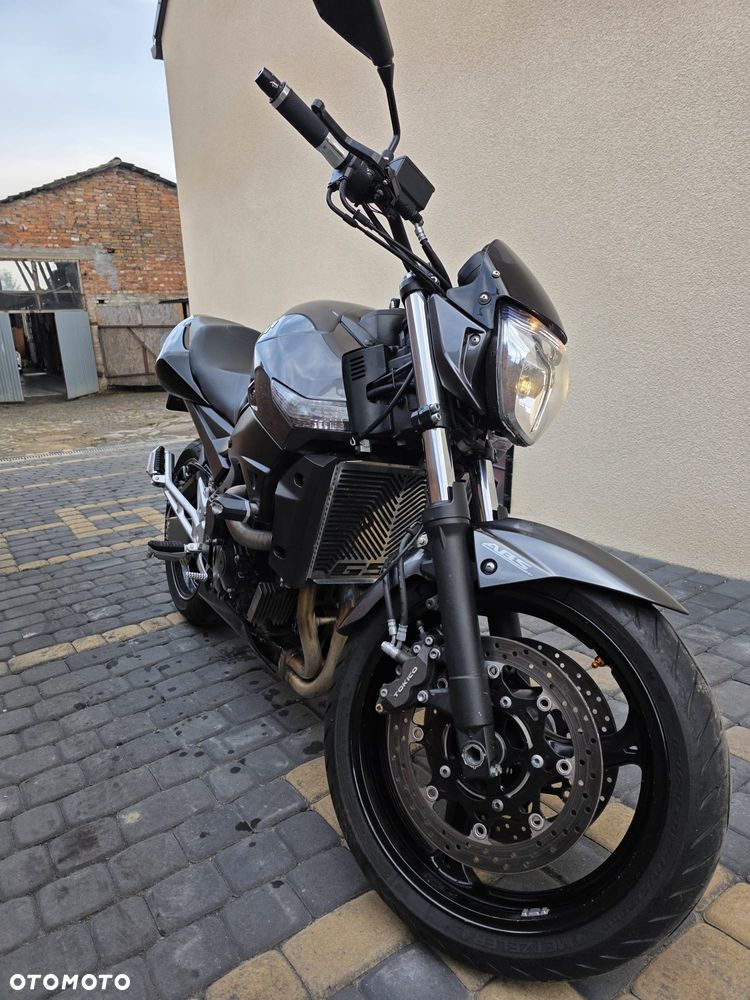 Suzuki GSR - 4