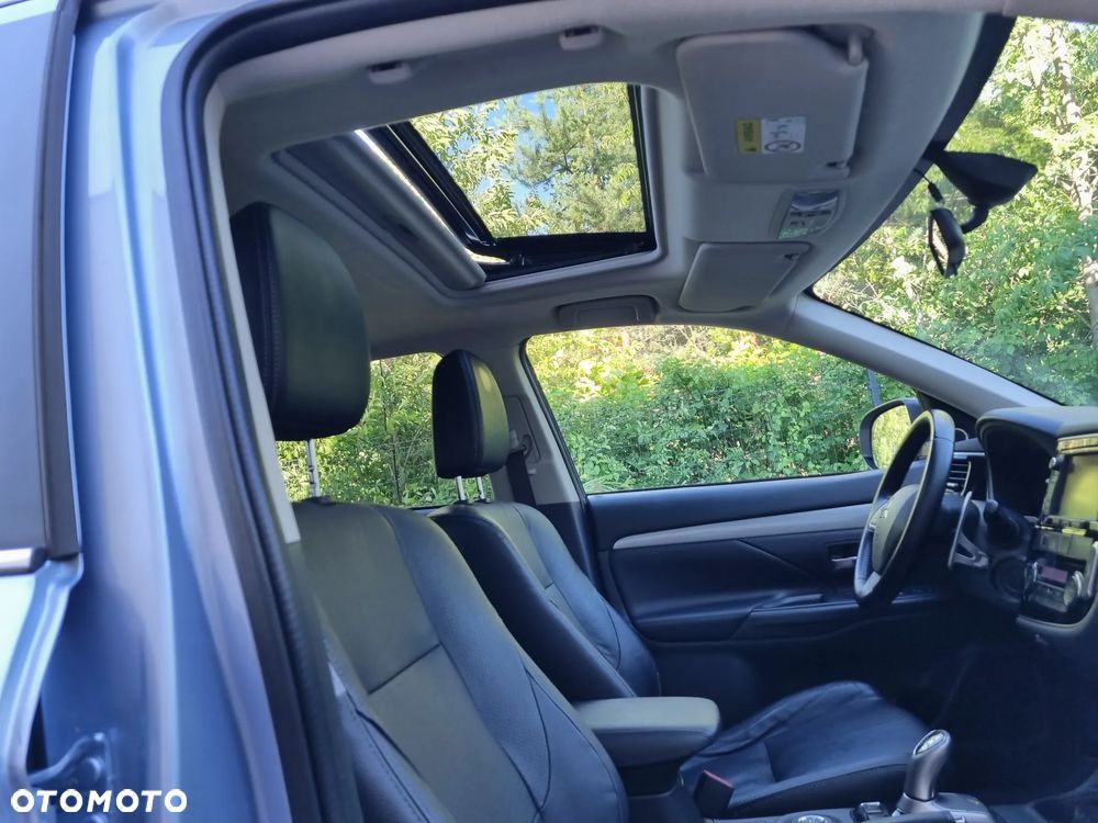 Mitsubishi Outlander Instyle NAVI + - 41