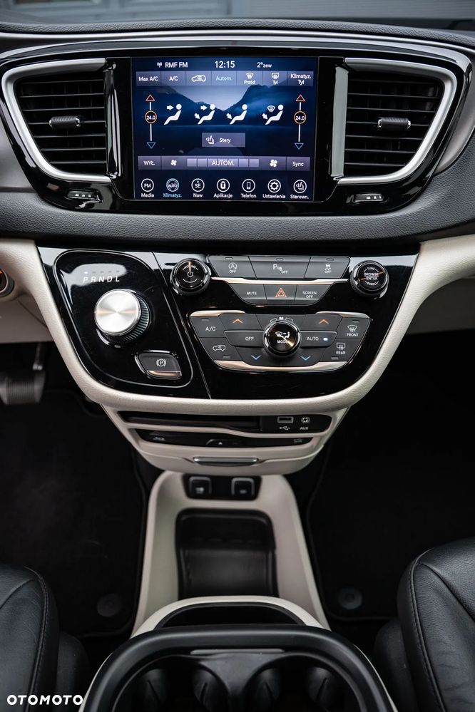 Chrysler Pacifica - 15