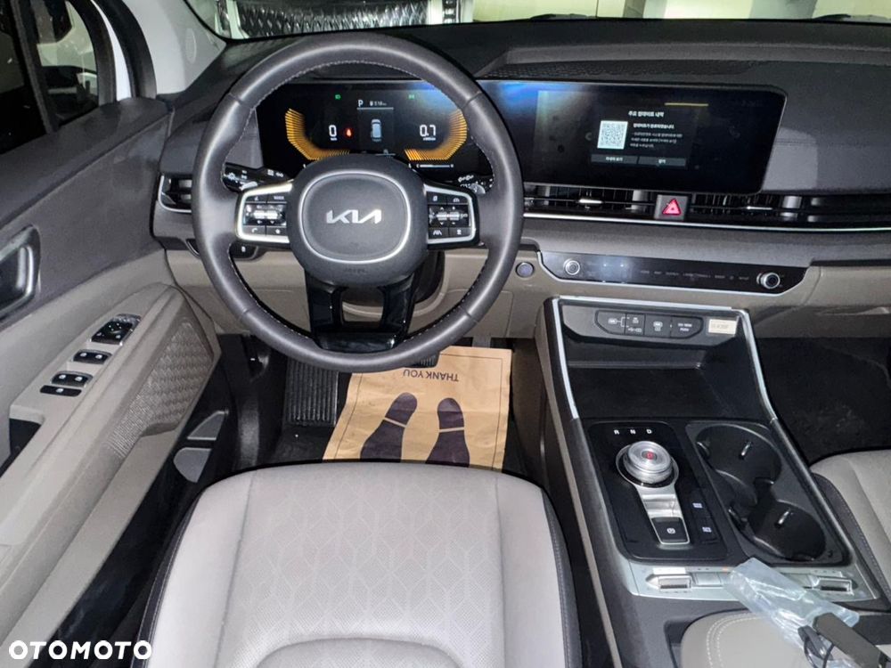 Kia Carnival - 15