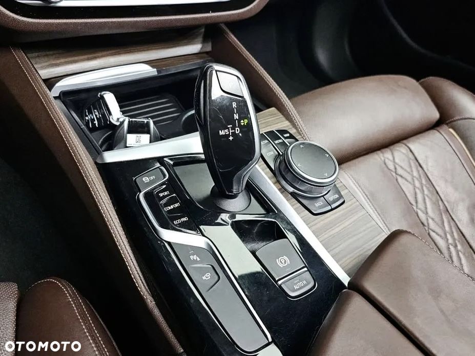 BMW Seria 5 530i xDrive M Sport Edition - 13